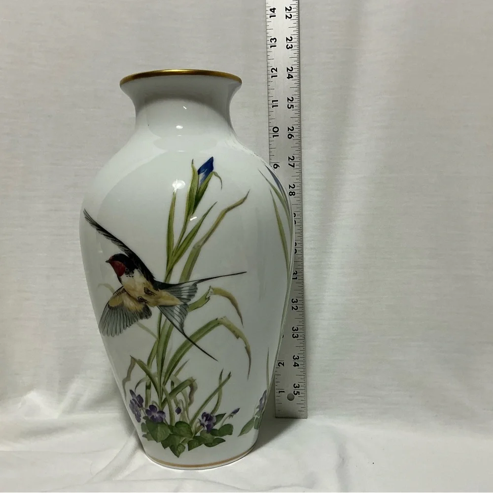 Franklin Porcelain Bird Vase Meadowland Floral Design